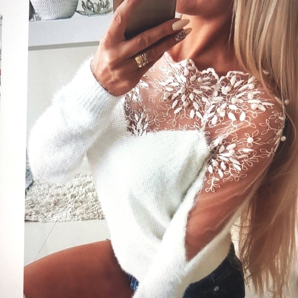 Women’s Boutique!! Crochet Lace Sweater 💕